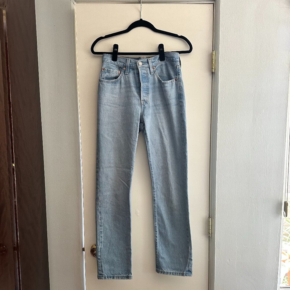 Levi's 501 Light Blue Wash Jeans Waist 26 in. Length 30 in.